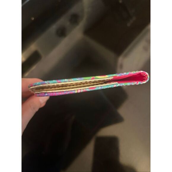 Lily Pulitzer passport and card holder - Picture 5 of 5